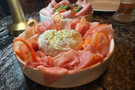  BURRATA CON JAMÓN CRUDO