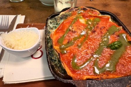  LASAGNA DE TERNERA Y ESPINACAS A LA CREMA