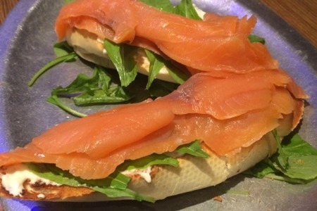  BRUSCHETTA DE SALMON